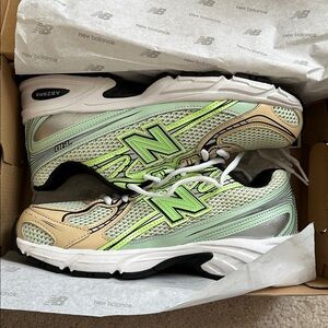 New Balance 740 tennis shoes